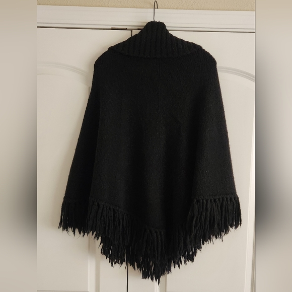Vintage Black Fisherman Turtlneck Poncho/ Cape - Picture 2 of 4